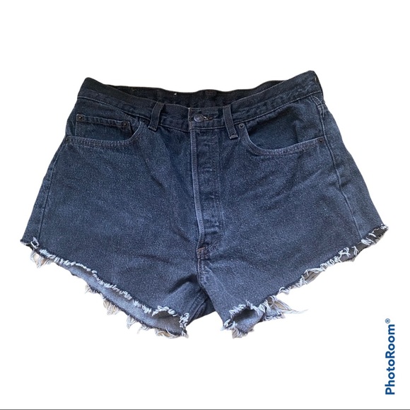 LEVI’S 501 BLACK SHORTS - Picture 1 of 3